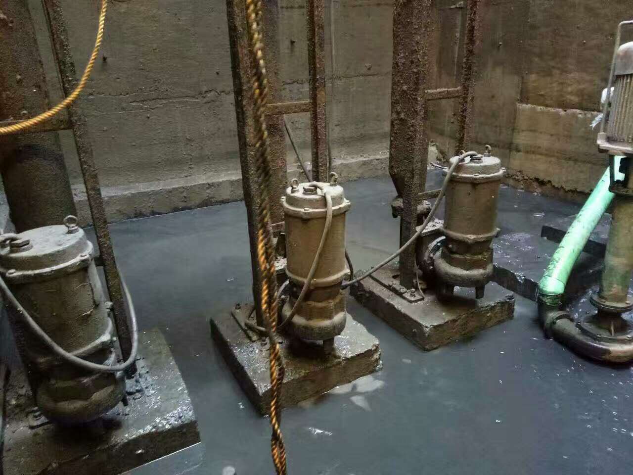 黄平污水池清理